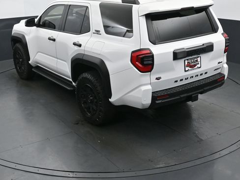 Used 2025 Toyota 4Runner TRD Off-Road image 30