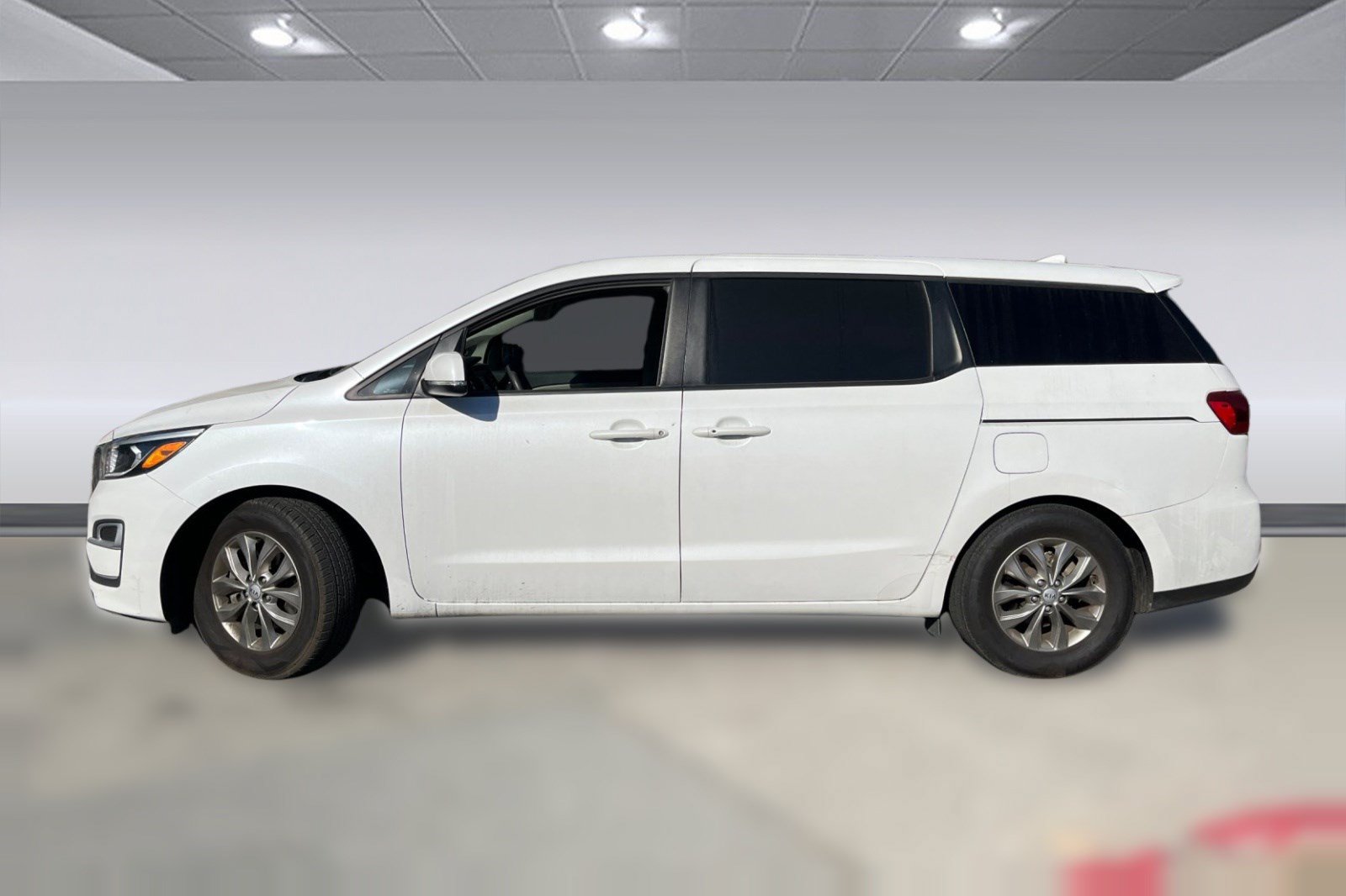 Used 2021 Kia Sedona LX FWD image 2