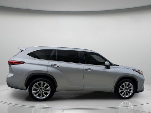 Used 2022 Toyota Highlander Limited image 30