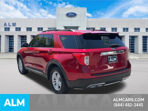 Used 2021 Ford Explorer XLT RWD image 8