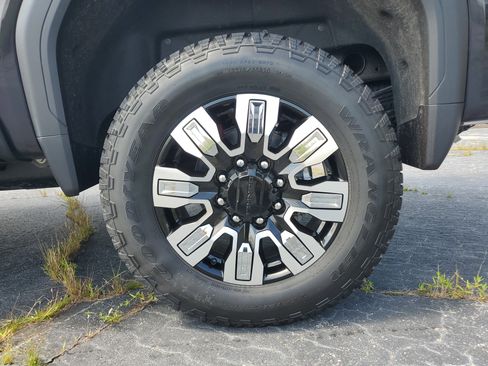 New 2025 GMC Sierra 2500 Denali image 9