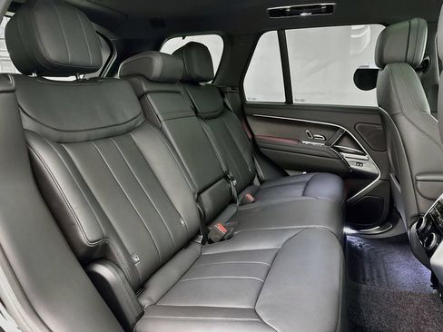 Certified 2025 Land Rover Range Rover SE AWD/4WD image 28