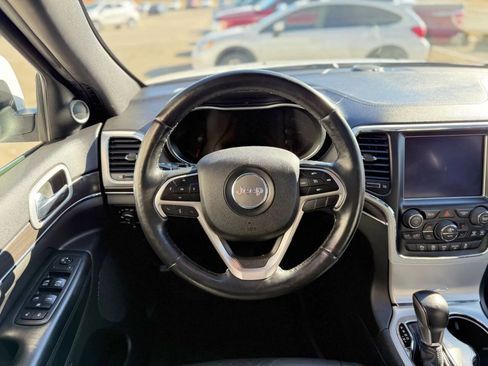 Used 2018 Jeep Grand Cherokee Limited image 17