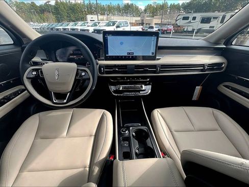 New 2026 Lincoln Corsair Premiere image 5