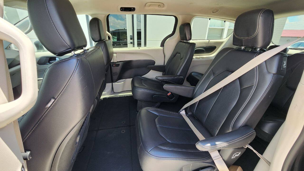 Used 2022 Chrysler Pacifica Touring-L FWD image 20