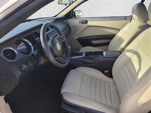 Used 2010 Ford Mustang Convertible RWD image 11