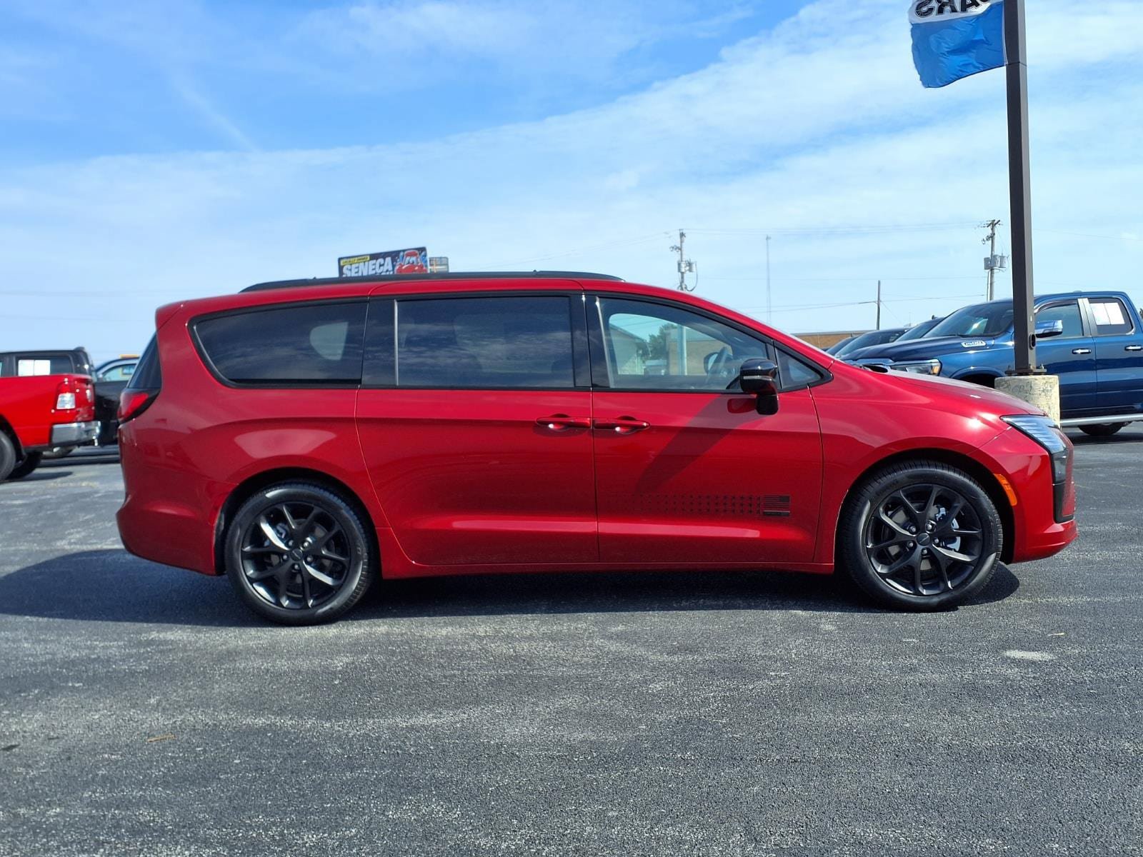 New 2027 Chrysler Pacifica Select FWD image 4