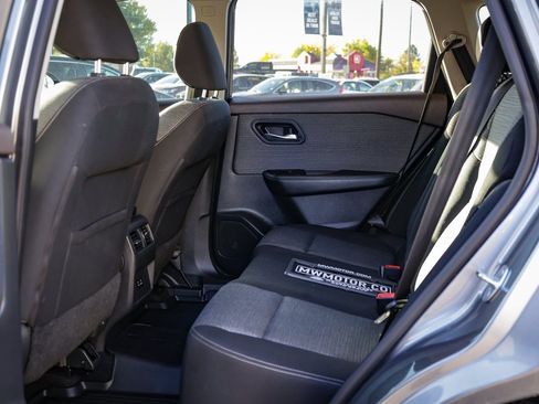 Used 2021 Nissan Rogue SV image 18