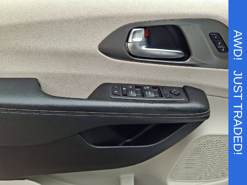 Used 2022 Chrysler Pacifica Touring-L AWD/4WD image 13