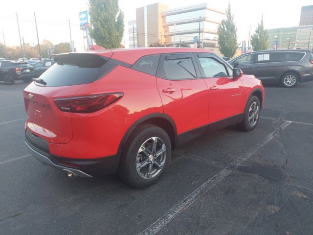 Used 2023 Chevrolet Blazer LT FWD image 2