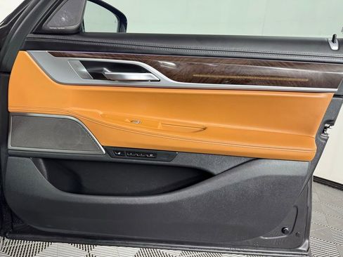 Used 2022 BMW 750i xDrive w/ Executive Package image 37