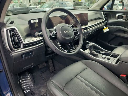 Used 2025 Kia Sorento S w/ Panoramic Sunroof Package image 17