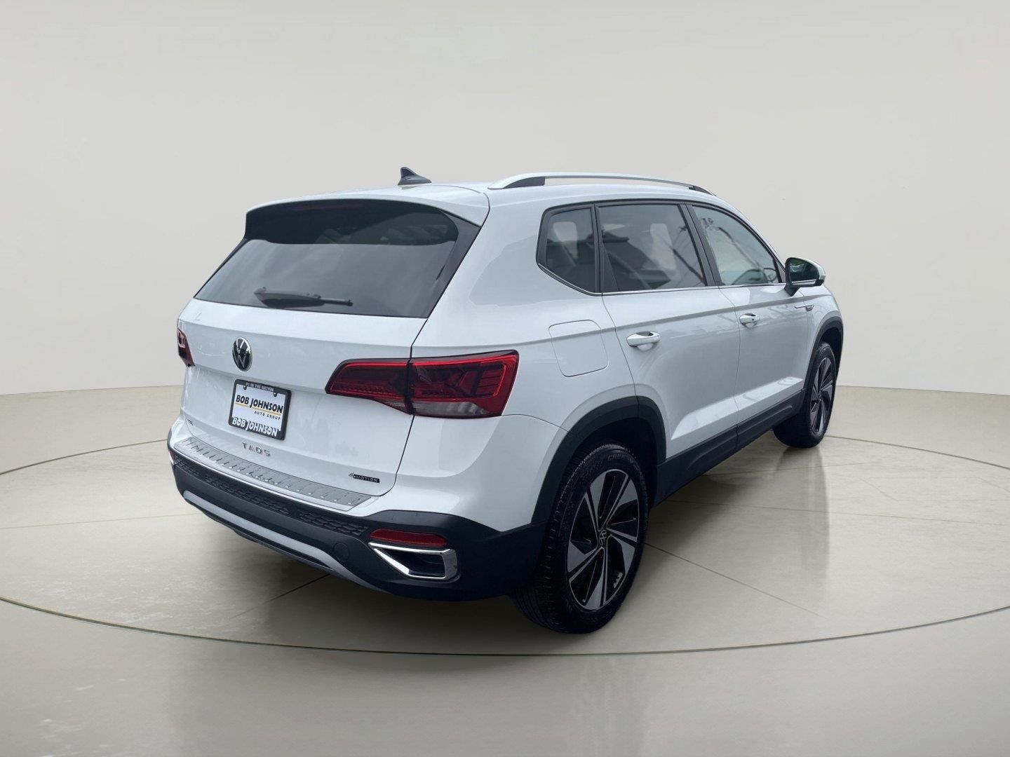 Used 2024 Volkswagen Taos SE AWD/4WD image 7