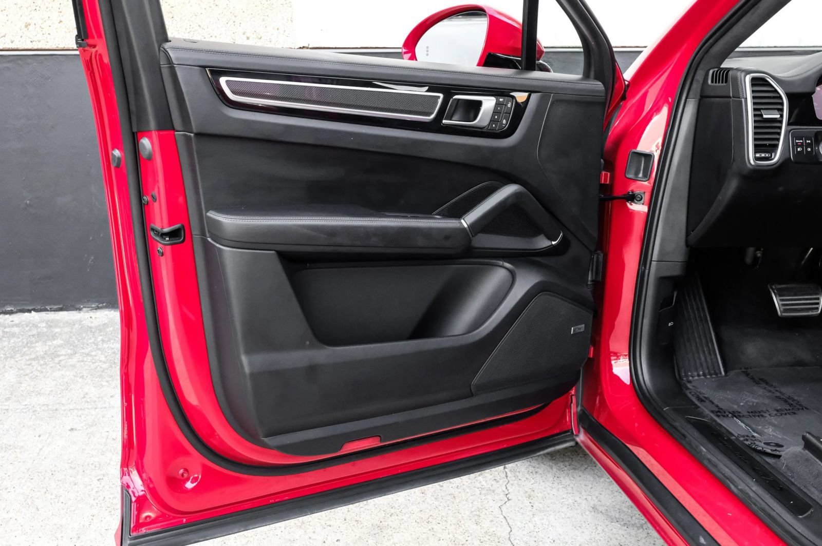 Used 2022 Porsche Cayenne GTS AWD/4WD image 46