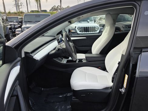 Used 2024 Tesla Model Y Long Range image 12