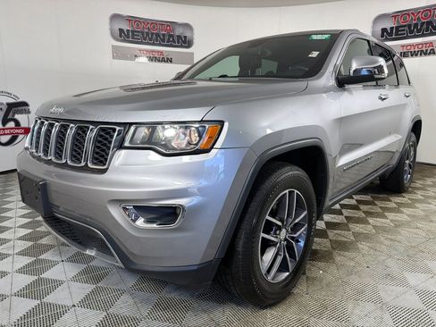 Used 2017 Jeep Grand Cherokee Limited AWD/4WD image 9