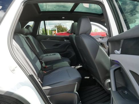 Certified 2026 Volkswagen Tiguan SE R-Line AWD/4WD image 18