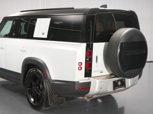 Used 2023 Land Rover Defender 130 SE image 26