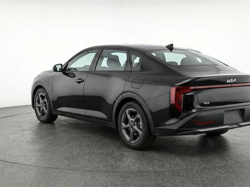 Used 2025 Kia K4 LXS image 6
