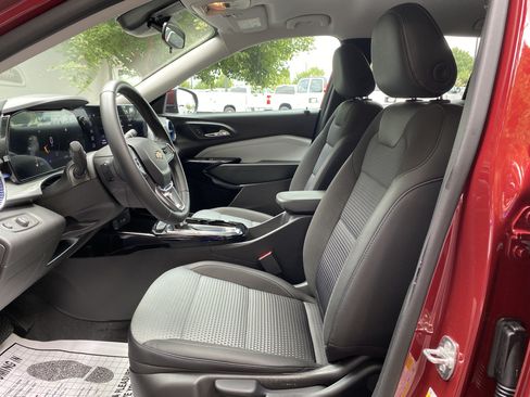 Used 2025 Chevrolet Trax LT w/ Driver Confidence Package FWD image 16