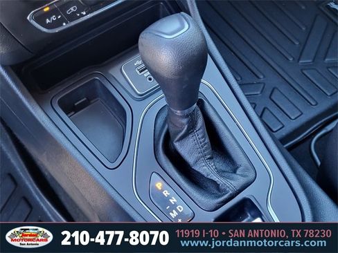 Used 2019 Jeep Cherokee Latitude w/ Popular Appearance Group image 23