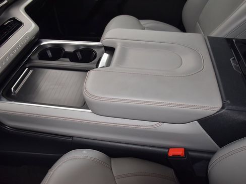 Certified 2025 Ford Expedition Active image 31