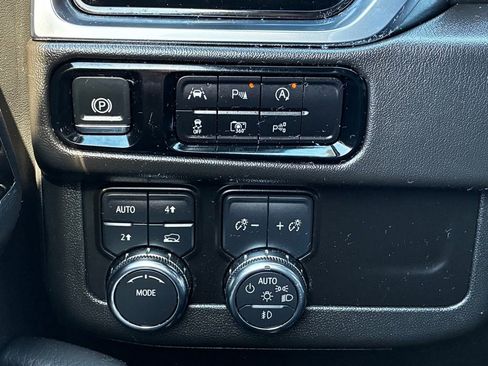 Used 2025 GMC Yukon Denali image 17