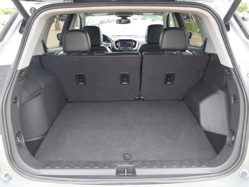 Used 2024 GMC Terrain SLT FWD image 13