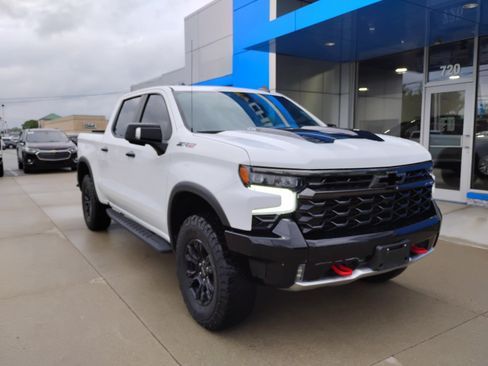 Used 2022 Chevrolet Silverado 1500 ZR2 w/ Technology Package AWD/4WD image 4