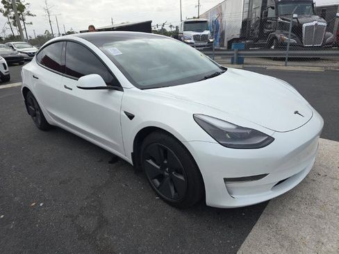 Used 2023 Tesla Model 3 Standard Range image 3