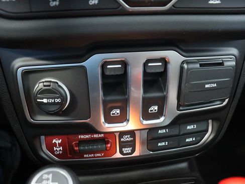 Used 2026 Jeep Wrangler Rubicon AWD/4WD image 14