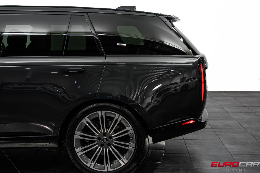 Used 2025 Land Rover Range Rover Long Wheelbase SE AWD/4WD image 14