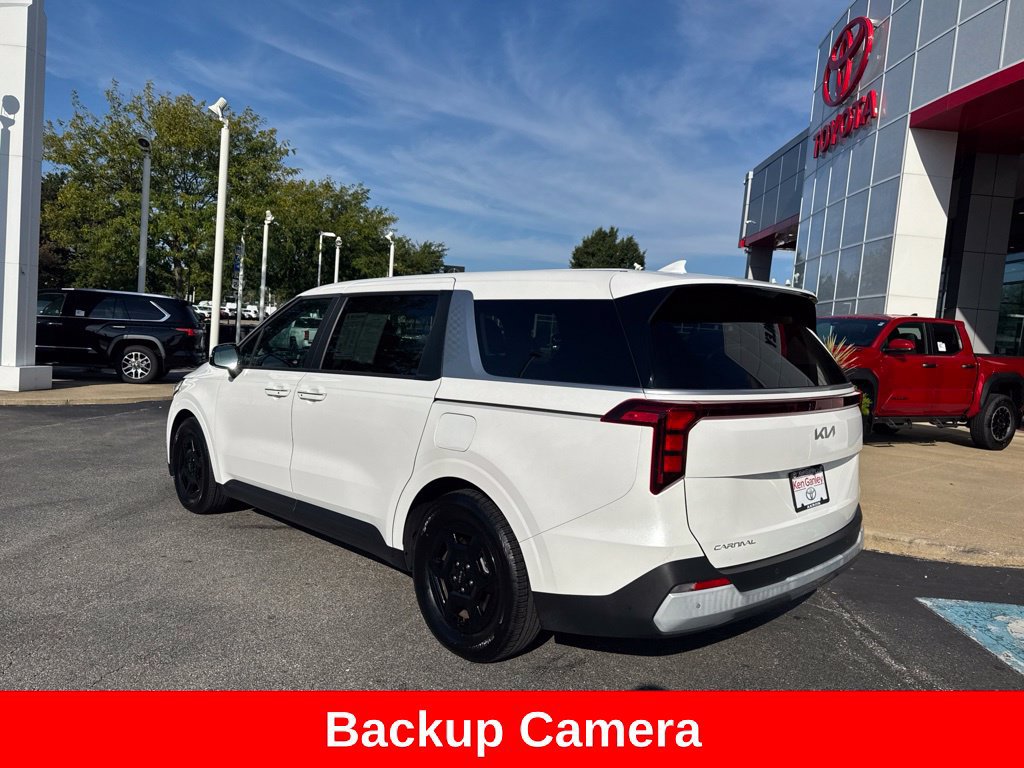 Used 2026 Kia Carnival FWD image 6