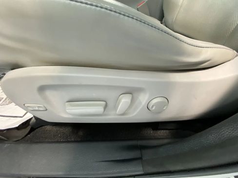 Used 2015 Toyota Highlander Limited image 12