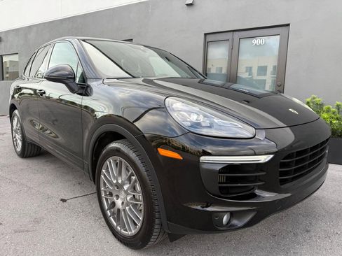 Used 2016 Porsche Cayenne S image 3