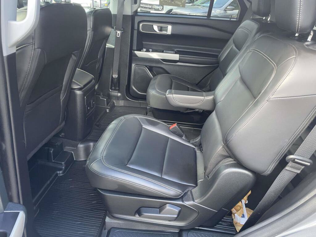 Certified 2023 Ford Explorer XLT w/ Equipment Group 202A AWD/4WD image 17