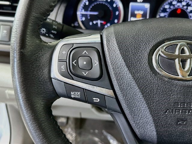 Used 2017 Toyota Camry XLE w/ Moonroof Package FWD image 13