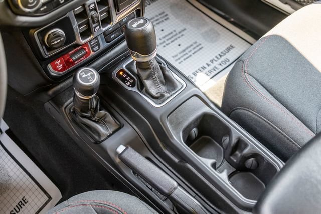 Used 2024 Jeep Wrangler Unlimited Rubicon AWD/4WD image 21