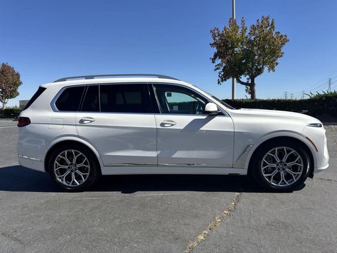 Used 2023 BMW X7 xDrive40i image 3