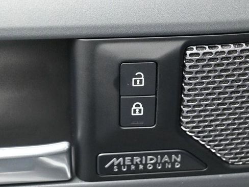 Used 2023 Land Rover Defender 90 X-Dynamic SE image 13