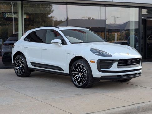 Certified 2026 Porsche Macan AWD/4WD image 7