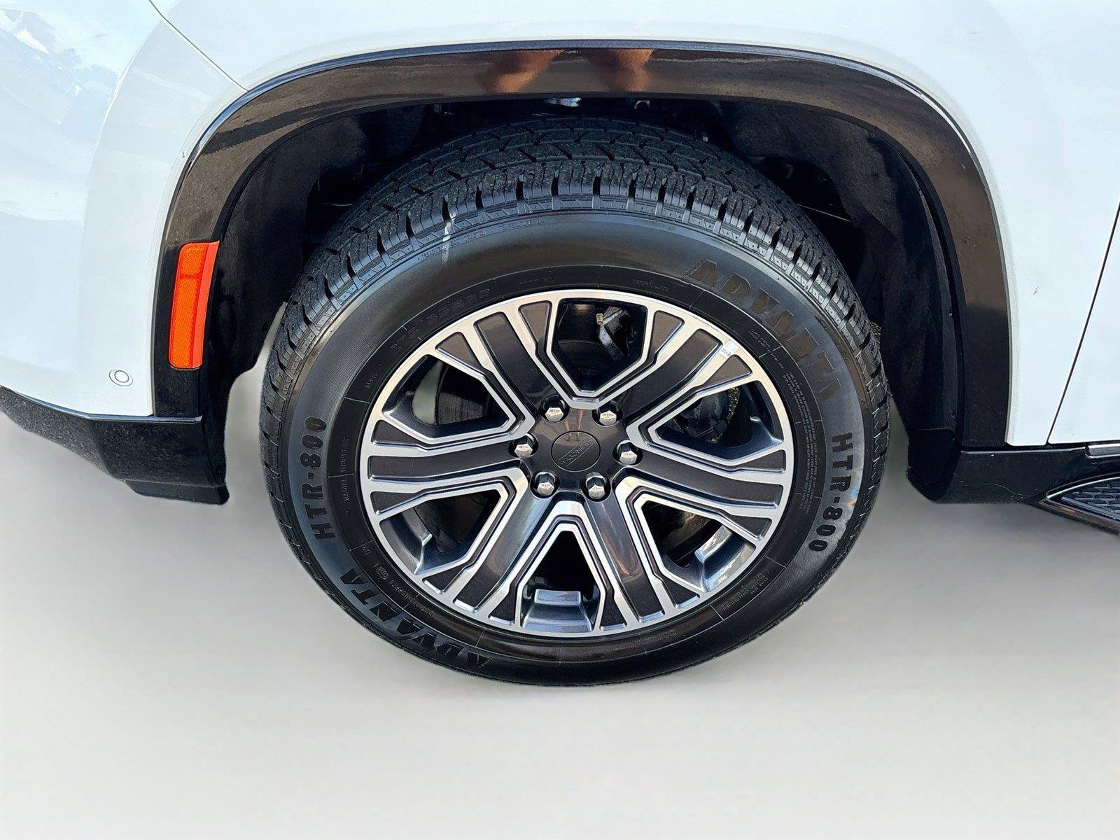 Used 2024 Jeep Wagoneer Series II w/ Flexible Seating Group RWD image 33