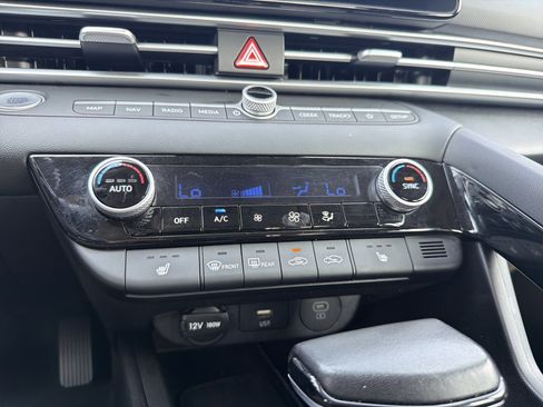 Used 2024 Hyundai Elantra Limited FWD image 8