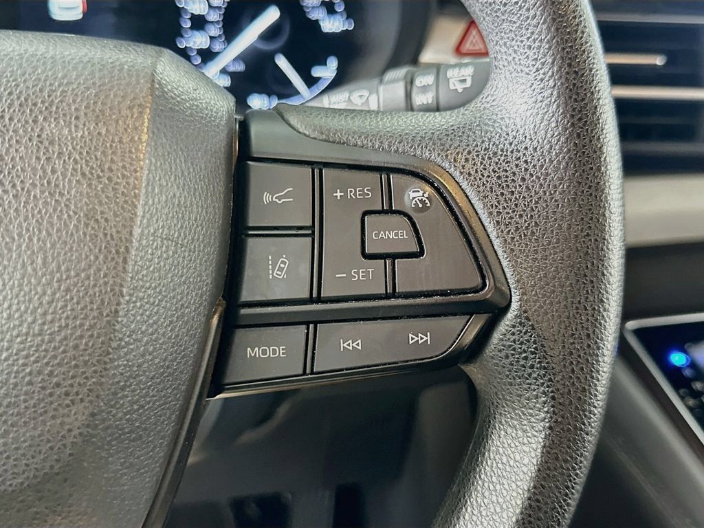 Used 2024 Toyota Sienna LE FWD image 26