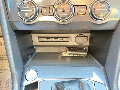 Used 2020 Volkswagen Tiguan SE w/ Panoramic Sunroof Package image 54