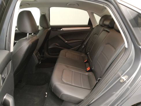 Used 2022 Volkswagen Passat 2.0T SE image 18