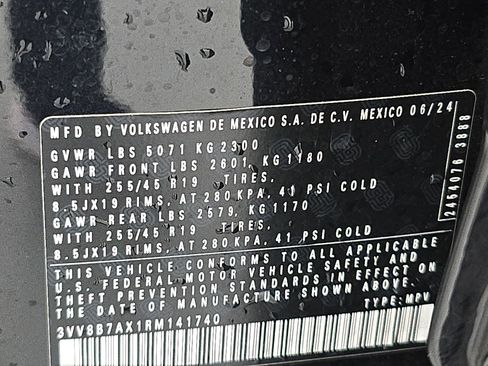 Certified 2024 Volkswagen Tiguan SE R-Line image 36