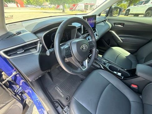 Used 2023 Toyota Corolla Cross XLE w/ Convenience Package FWD image 24