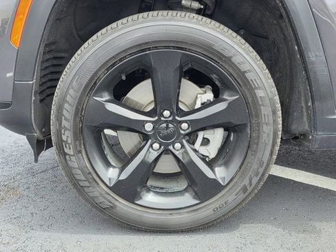 Used 2023 Jeep Grand Cherokee L Laredo RWD image 28