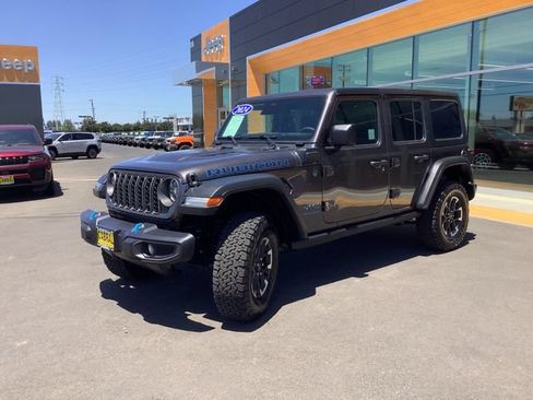 Used 2025 Jeep Wrangler Unlimited Rubicon 4xe w/ Convenience Group AWD/4WD image 5